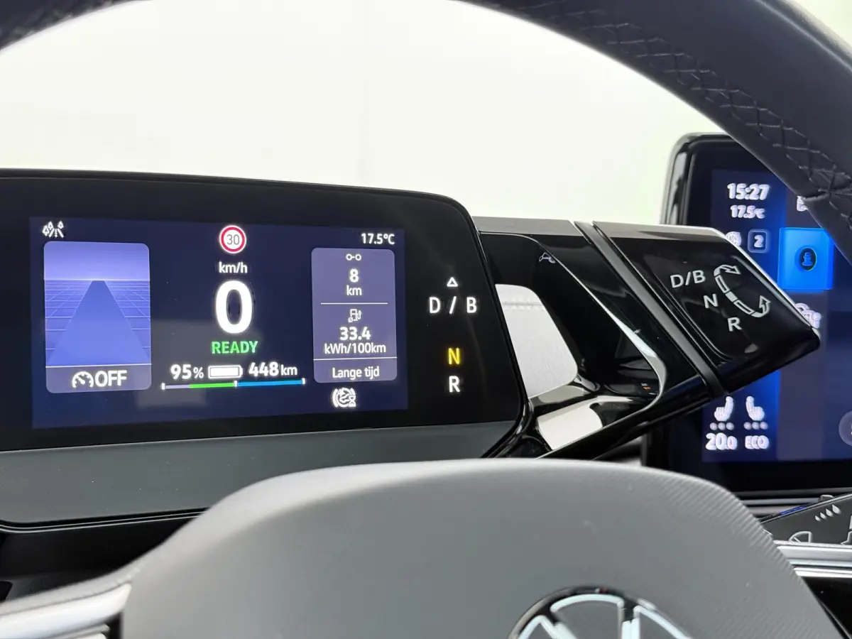 ID.5 Pro 77 kWh PANORAMADAK | ADAPTIVE CRUISE CONTROL | 360° CAMERA | 92% SOH | STOEL VERWARMING | APPLE CARPLAY / ANDROID AUTO