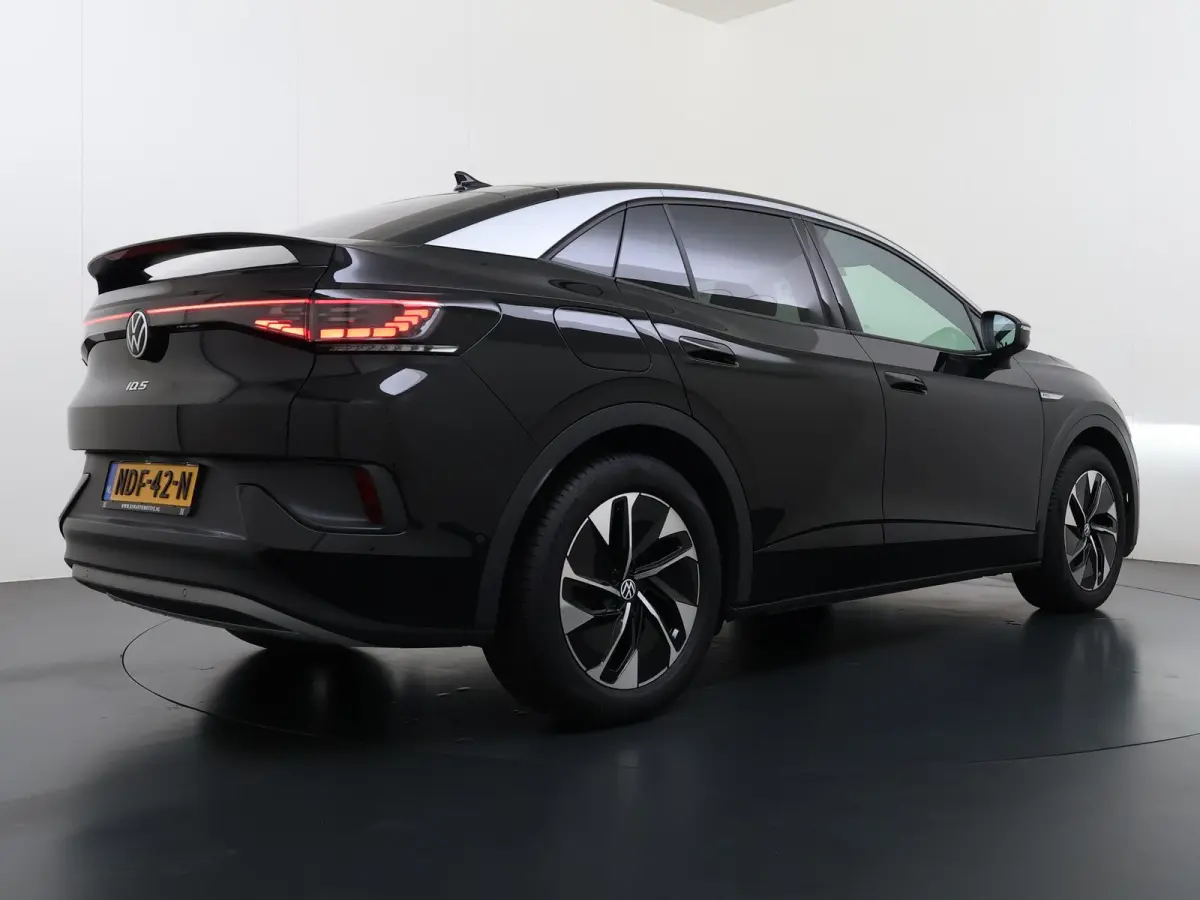 ID.5 Pro 77 kWh PANORAMADAK | ADAPTIVE CRUISE CONTROL | 360° CAMERA | 92% SOH | STOEL VERWARMING | APPLE CARPLAY / ANDROID AUTO
