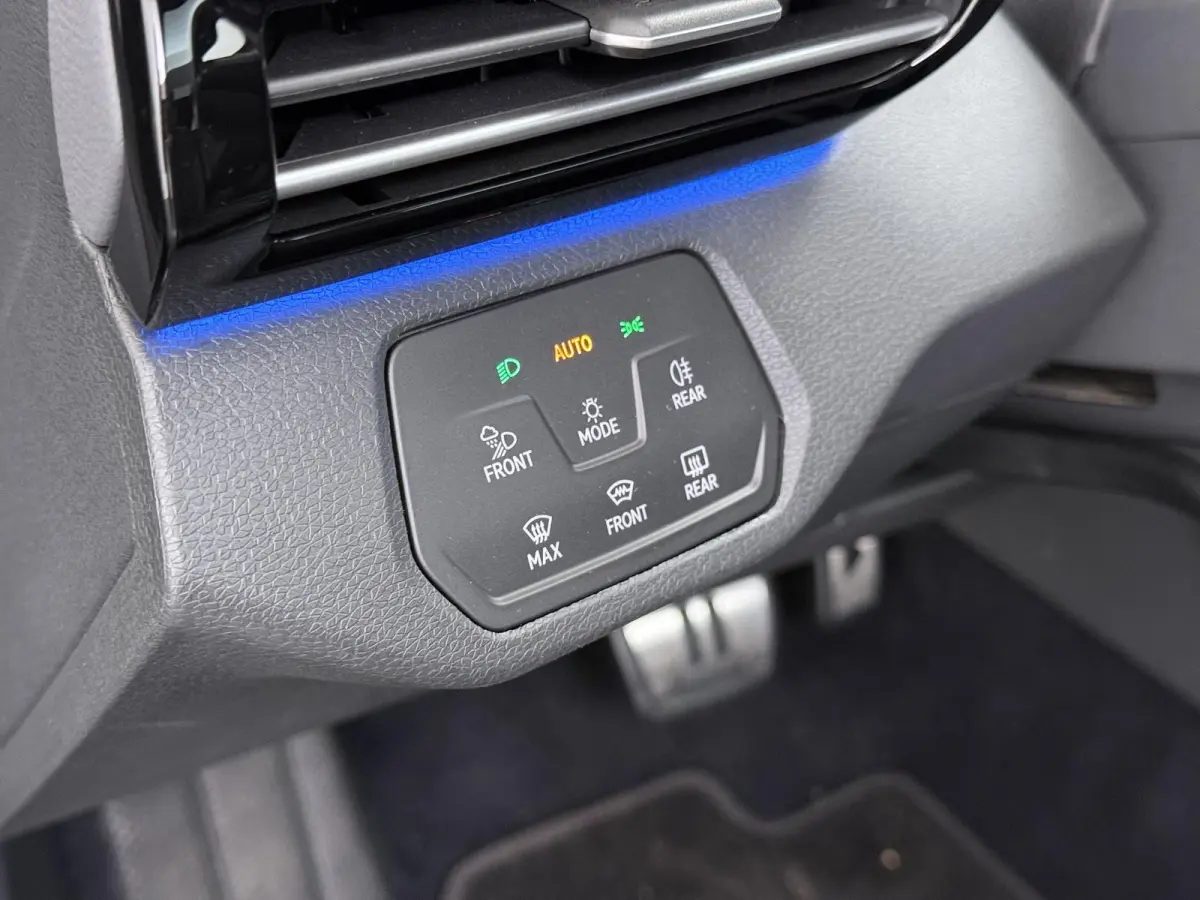 ID.5 Pro 77 kWh PANORAMADAK | ADAPTIVE CRUISE CONTROL | 360° CAMERA | 92% SOH | STOEL VERWARMING | APPLE CARPLAY / ANDROID AUTO