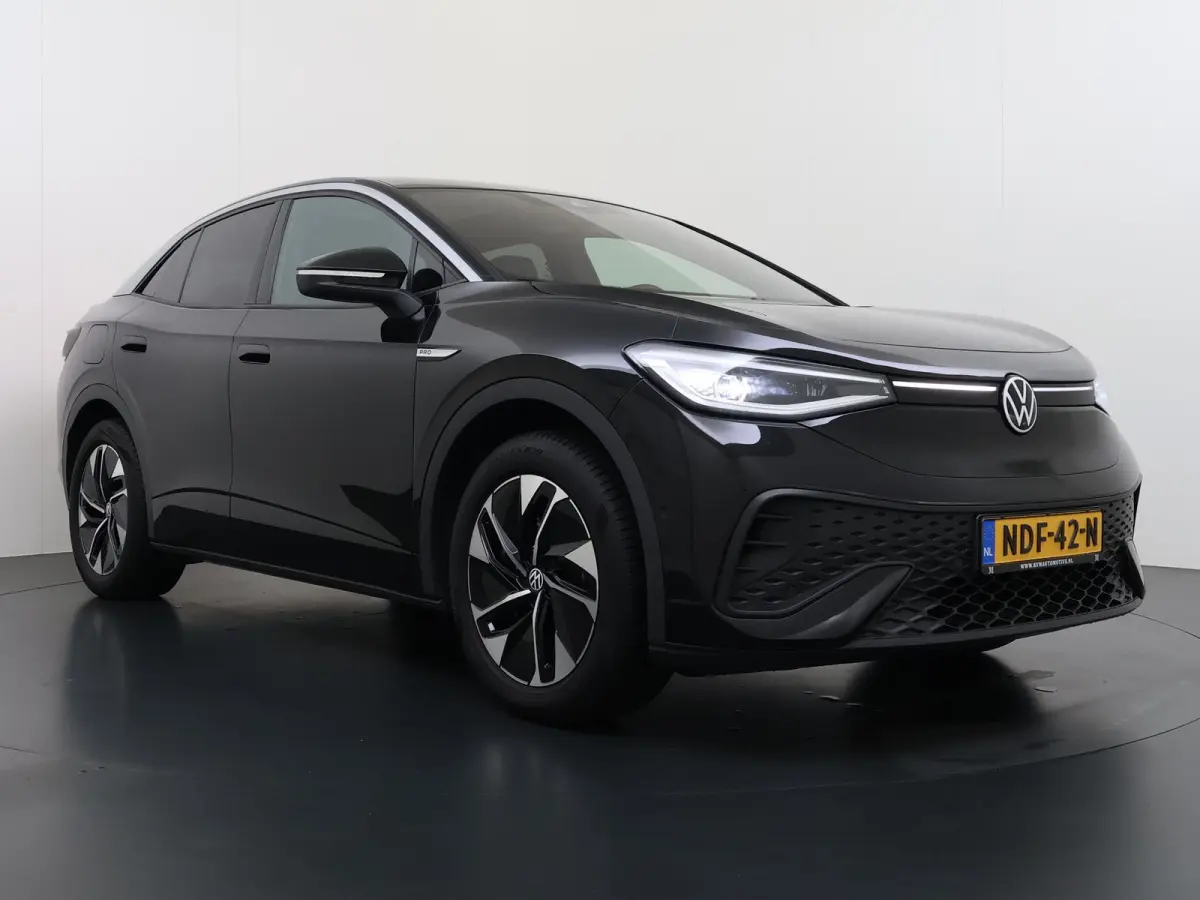 ID.5 Pro 77 kWh PANORAMADAK | ADAPTIVE CRUISE CONTROL | 360° CAMERA | 92% SOH | STOEL VERWARMING | APPLE CARPLAY / ANDROID AUTO