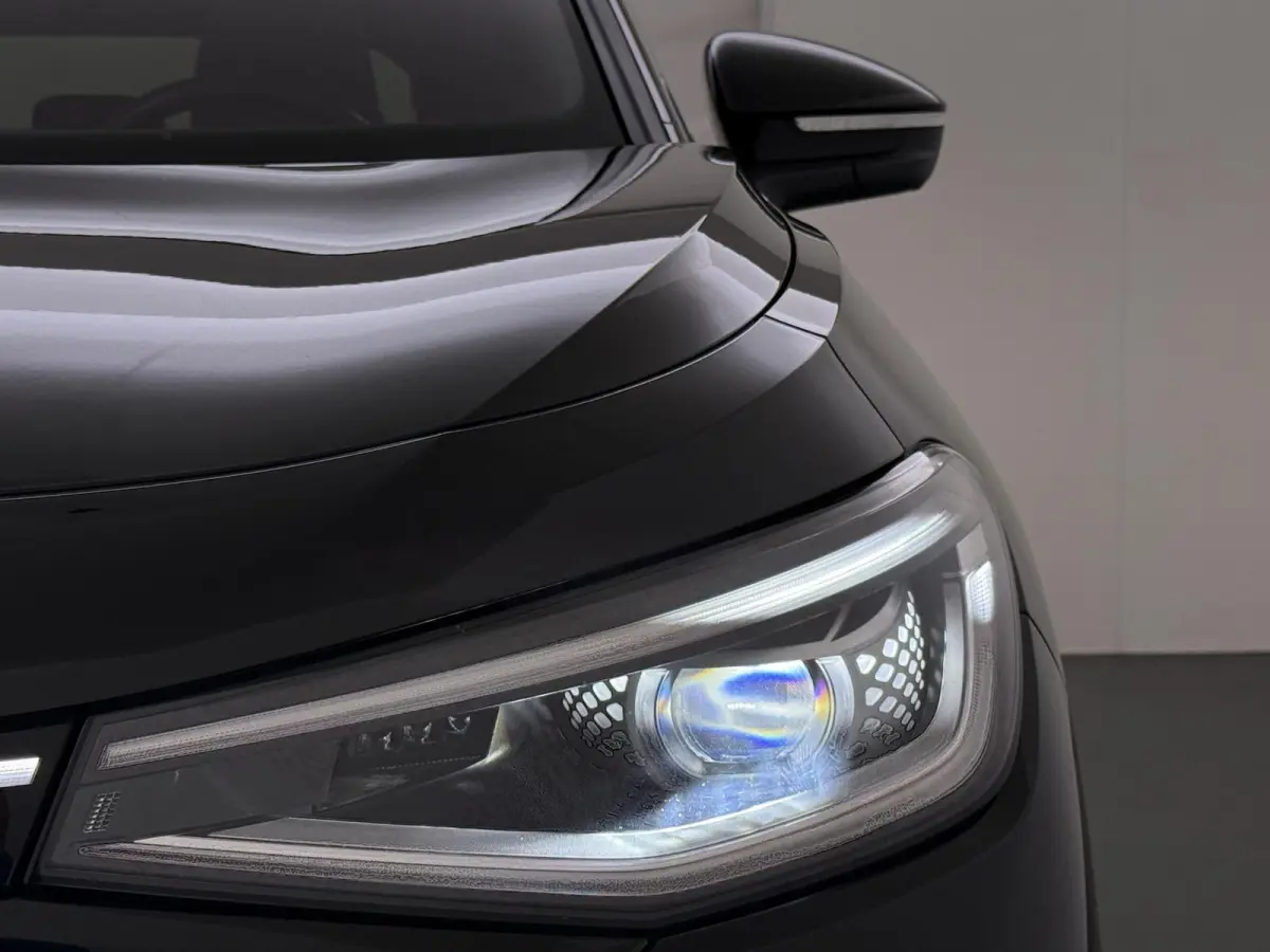 ID.5 Pro 77 kWh PANORAMADAK | ADAPTIVE CRUISE CONTROL | 360° CAMERA | 92% SOH | STOEL VERWARMING | APPLE CARPLAY / ANDROID AUTO