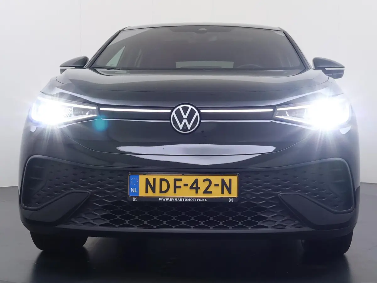 ID.5 Pro 77 kWh PANORAMADAK | ADAPTIVE CRUISE CONTROL | 360° CAMERA | 92% SOH | STOEL VERWARMING | APPLE CARPLAY / ANDROID AUTO