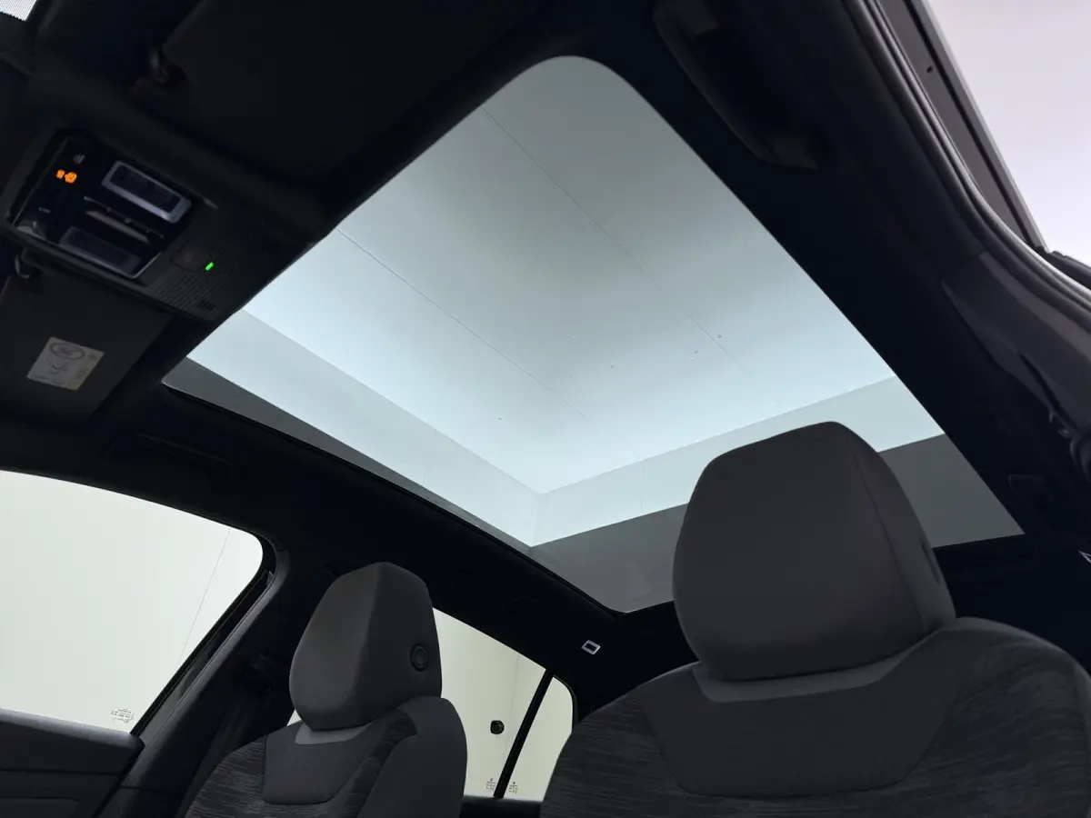 ID.5 Pro 77 kWh PANORAMADAK | ADAPTIVE CRUISE CONTROL | 360° CAMERA | 92% SOH | STOEL VERWARMING | APPLE CARPLAY / ANDROID AUTO