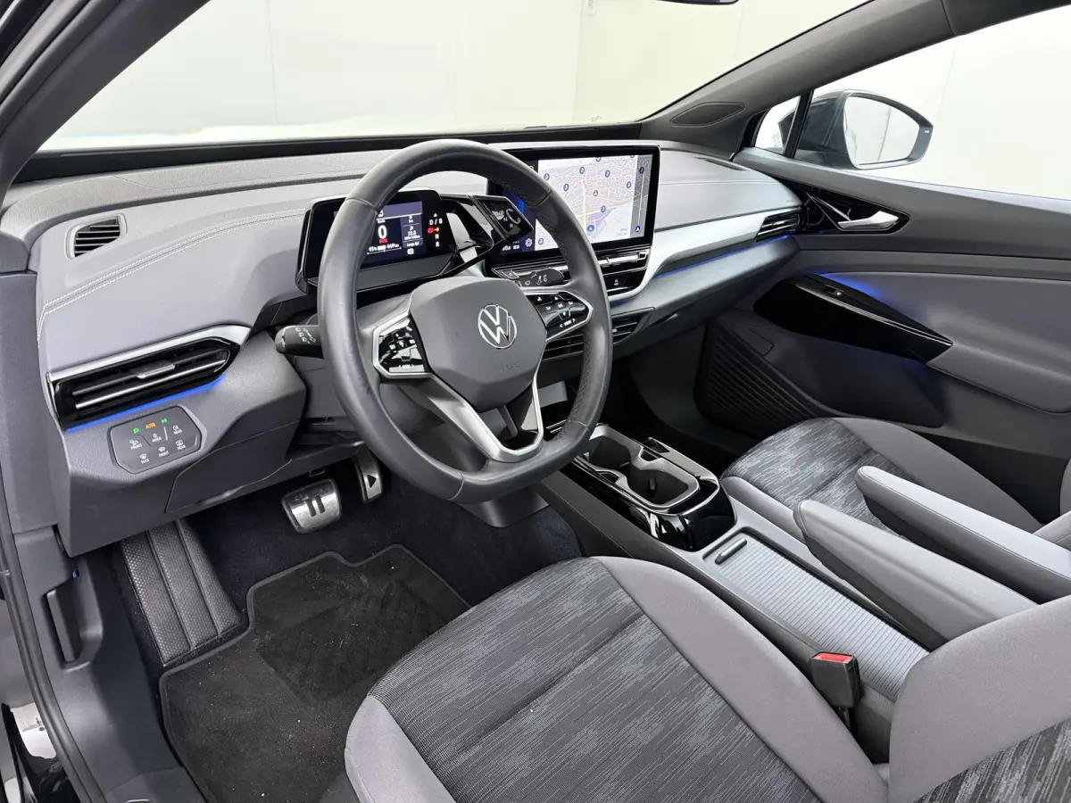 ID.5 Pro 77 kWh PANORAMADAK | ADAPTIVE CRUISE CONTROL | 360° CAMERA | 92% SOH | STOEL VERWARMING | APPLE CARPLAY / ANDROID AUTO