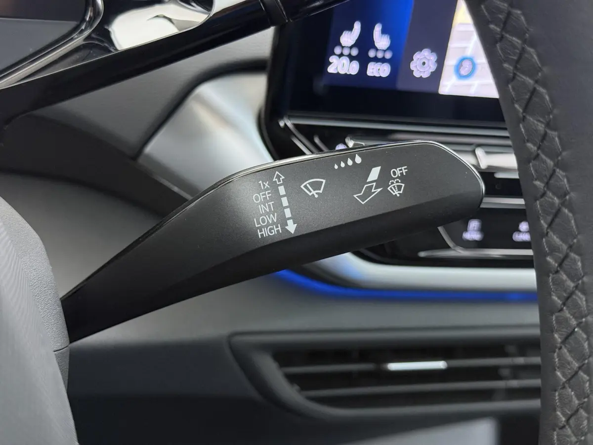 ID.5 Pro 77 kWh PANORAMADAK | ADAPTIVE CRUISE CONTROL | 360° CAMERA | 92% SOH | STOEL VERWARMING | APPLE CARPLAY / ANDROID AUTO