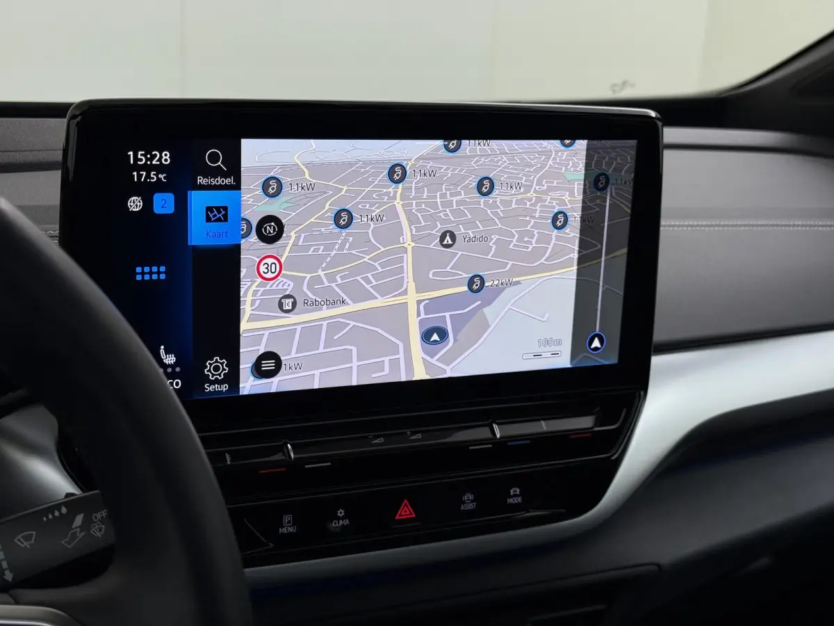 ID.5 Pro 77 kWh PANORAMADAK | ADAPTIVE CRUISE CONTROL | 360° CAMERA | 92% SOH | STOEL VERWARMING | APPLE CARPLAY / ANDROID AUTO