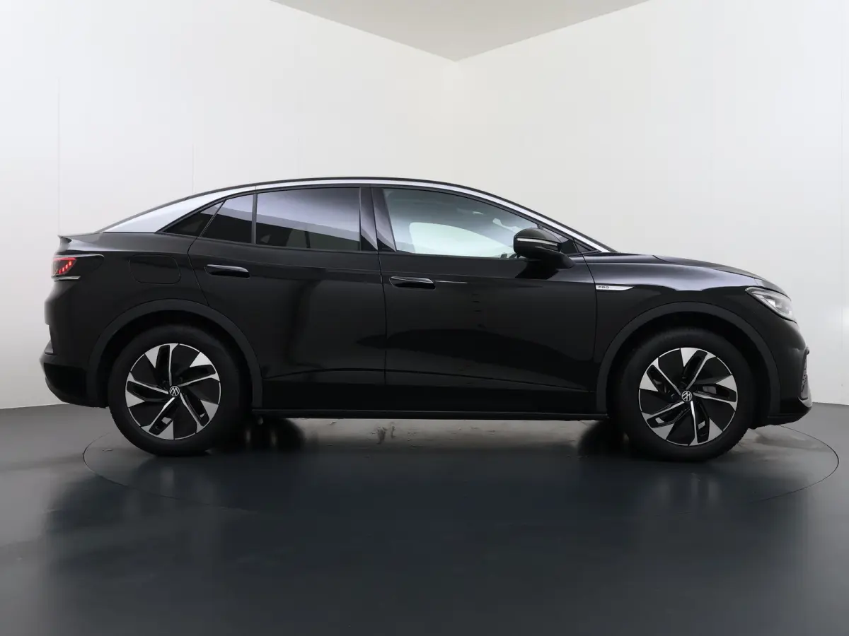 ID.5 Pro 77 kWh PANORAMADAK | ADAPTIVE CRUISE CONTROL | 360° CAMERA | 92% SOH | STOEL VERWARMING | APPLE CARPLAY / ANDROID AUTO