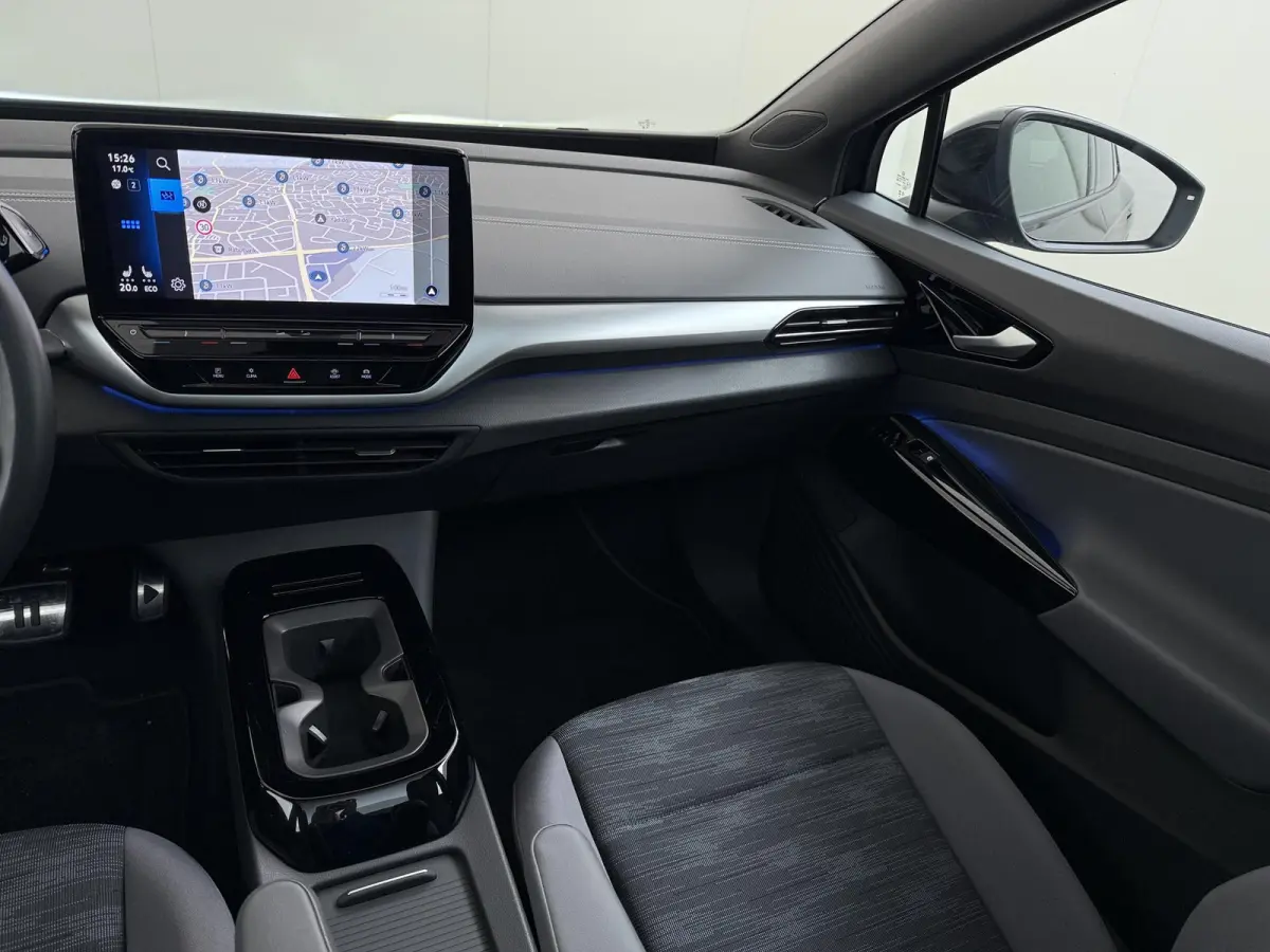 ID.5 Pro 77 kWh PANORAMADAK | ADAPTIVE CRUISE CONTROL | 360° CAMERA | 92% SOH | STOEL VERWARMING | APPLE CARPLAY / ANDROID AUTO