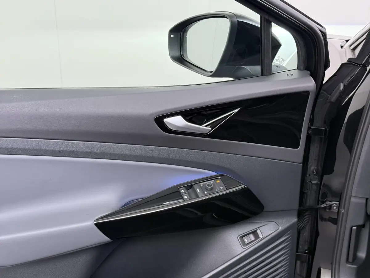 ID.5 Pro 77 kWh PANORAMADAK | ADAPTIVE CRUISE CONTROL | 360° CAMERA | 92% SOH | STOEL VERWARMING | APPLE CARPLAY / ANDROID AUTO