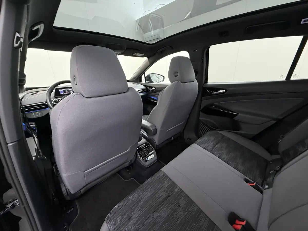 ID.5 Pro 77 kWh PANORAMADAK | ADAPTIVE CRUISE CONTROL | 360° CAMERA | 92% SOH | STOEL VERWARMING | APPLE CARPLAY / ANDROID AUTO