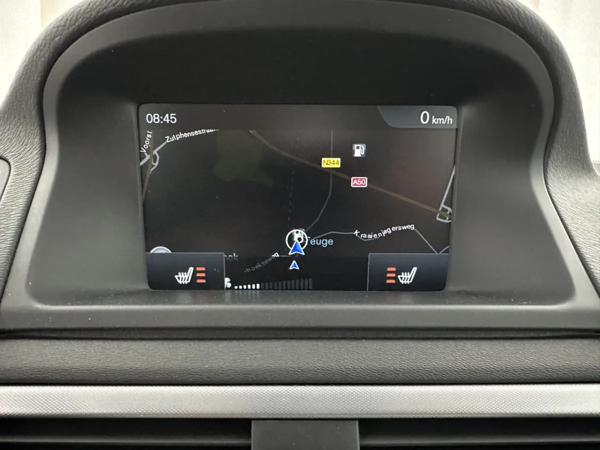 2.0 D4 Momentum Aut. *LEATHER | XENON | HEATED-COMFORTSEATS | NAVI-FULLMAP | ECC | PDC | CRUISE | 17''ALU*