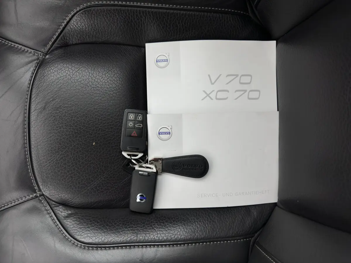 2.0 D4 Momentum Aut. *LEATHER | XENON | HEATED-COMFORTSEATS | NAVI-FULLMAP | ECC | PDC | CRUISE | 17''ALU*