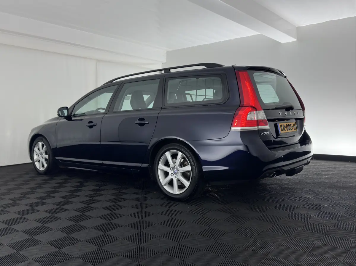 2.0 D4 Momentum Aut. *LEATHER | XENON | HEATED-COMFORTSEATS | NAVI-FULLMAP | ECC | PDC | CRUISE | 17''ALU*
