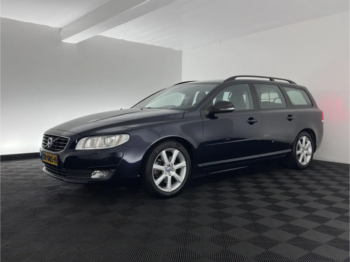 2.0 D4 Momentum Aut. *LEATHER | XENON | HEATED-COMFORTSEATS | NAVI-FULLMAP | ECC | PDC | CRUISE | 17''ALU*