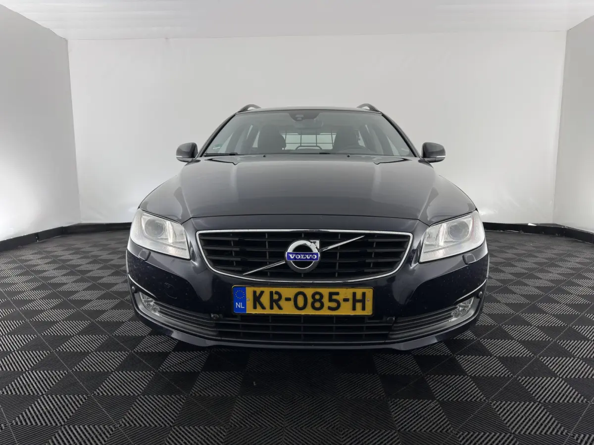 2.0 D4 Momentum Aut. *LEATHER | XENON | HEATED-COMFORTSEATS | NAVI-FULLMAP | ECC | PDC | CRUISE | 17''ALU*