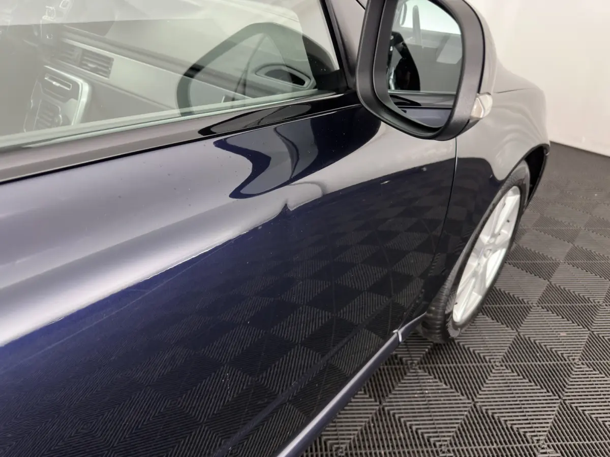 2.0 D4 Momentum Aut. *LEATHER | XENON | HEATED-COMFORTSEATS | NAVI-FULLMAP | ECC | PDC | CRUISE | 17''ALU*