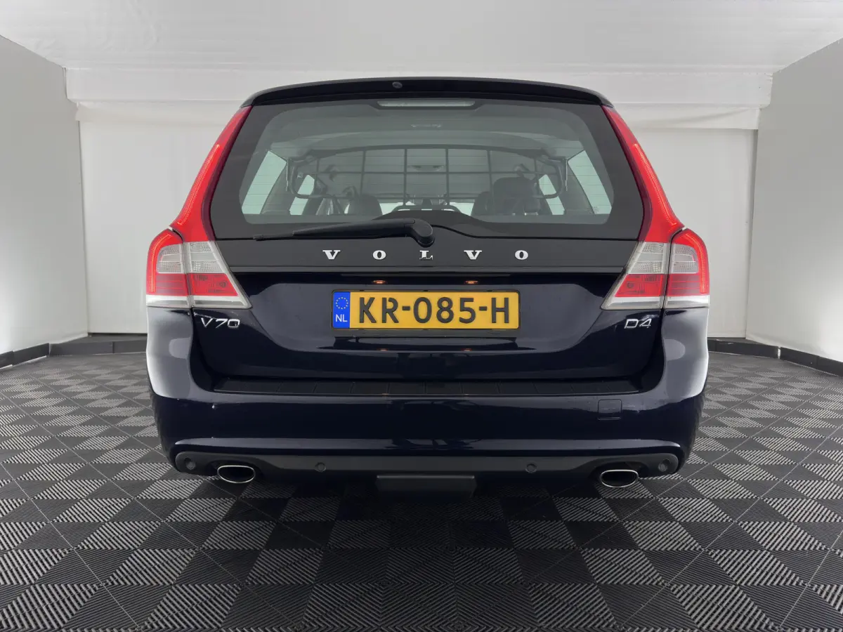 2.0 D4 Momentum Aut. *LEATHER | XENON | HEATED-COMFORTSEATS | NAVI-FULLMAP | ECC | PDC | CRUISE | 17''ALU*