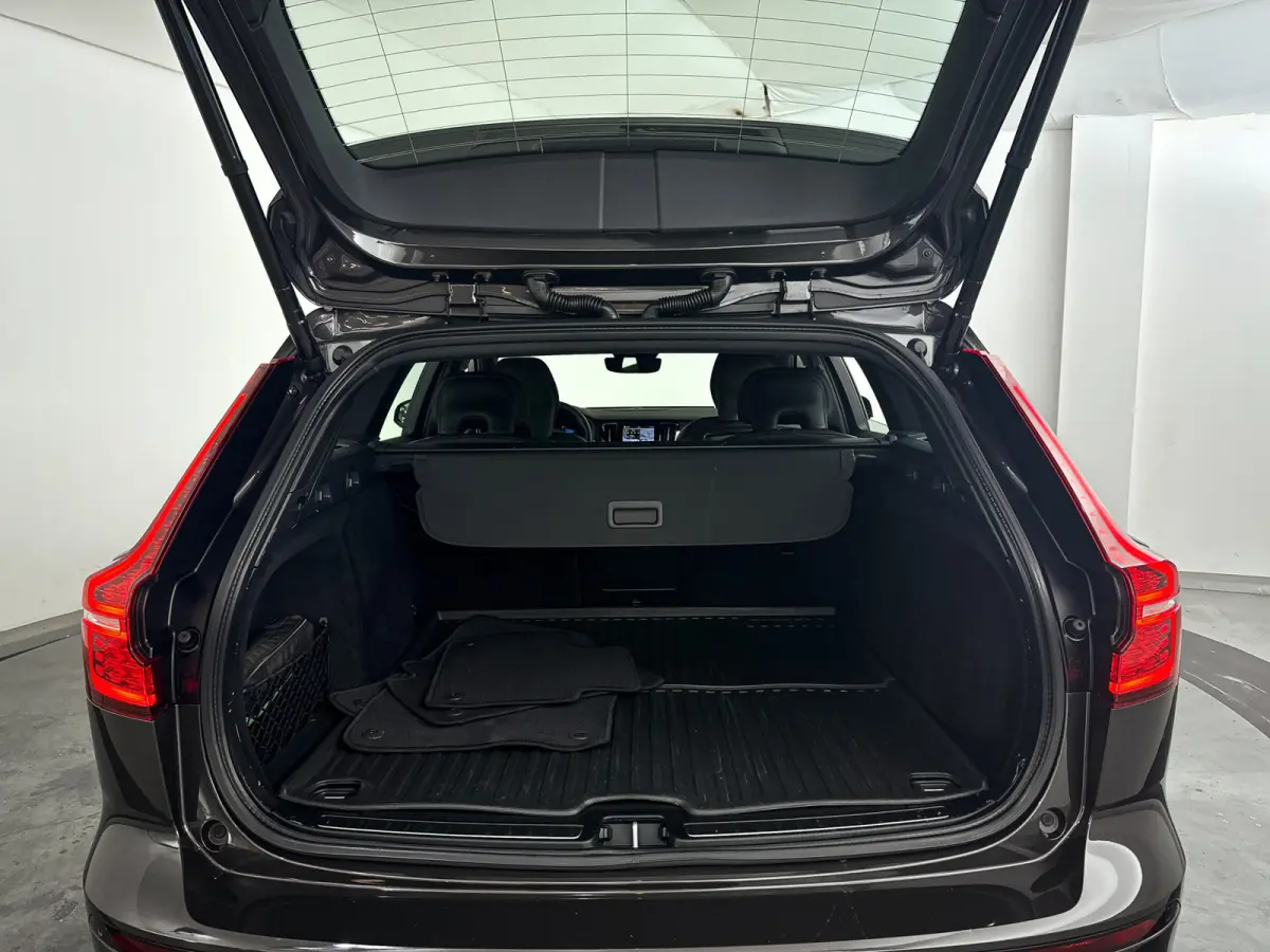 B5 AWD Pro | Panoramadak | 360° camera | Harman Kardon | HUD | Stoel- en stuurverwarming | Trekhaak