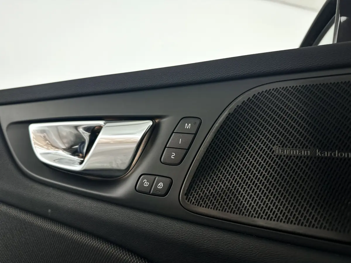 B5 AWD Pro | Panoramadak | 360° camera | Harman Kardon | HUD | Stoel- en stuurverwarming | Trekhaak