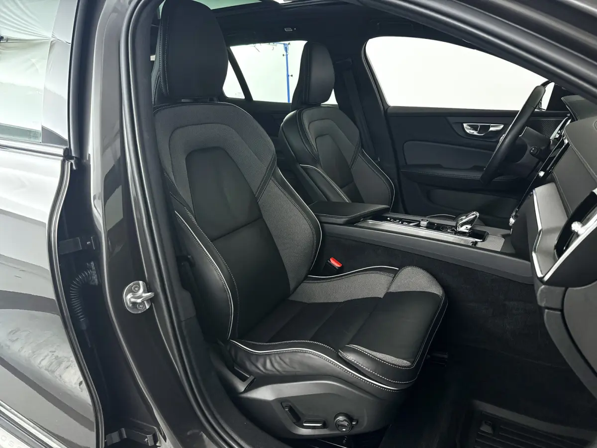 B5 AWD Pro | Panoramadak | 360° camera | Harman Kardon | HUD | Stoel- en stuurverwarming | Trekhaak