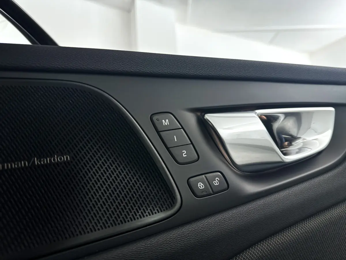 B5 AWD Pro | Panoramadak | 360° camera | Harman Kardon | HUD | Stoel- en stuurverwarming | Trekhaak