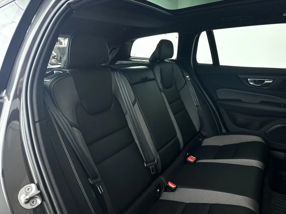 B5 AWD Pro | Panoramadak | 360° camera | Harman Kardon | HUD | Stoel- en stuurverwarming | Trekhaak