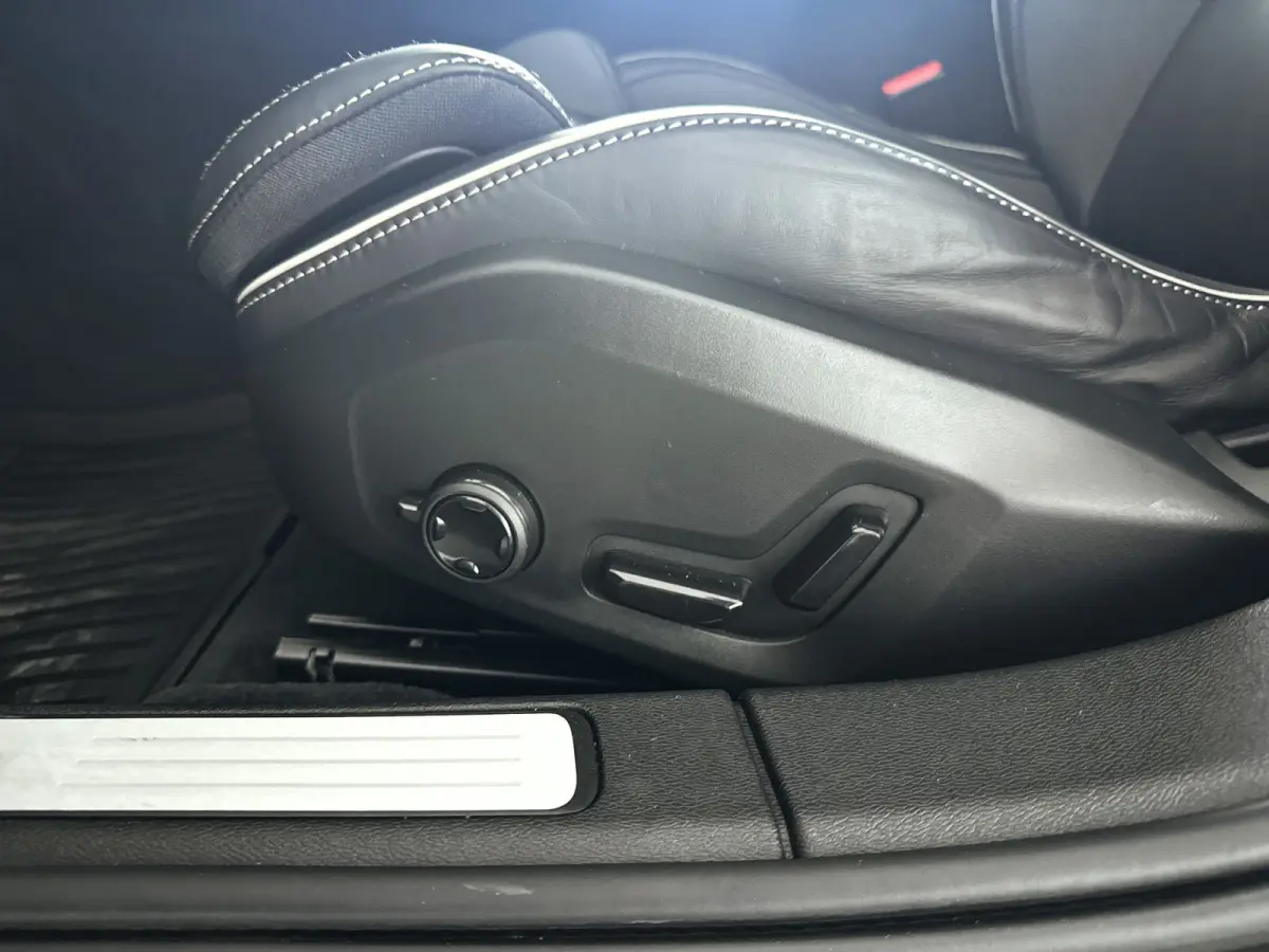 B5 AWD Pro | Panoramadak | 360° camera | Harman Kardon | HUD | Stoel- en stuurverwarming | Trekhaak