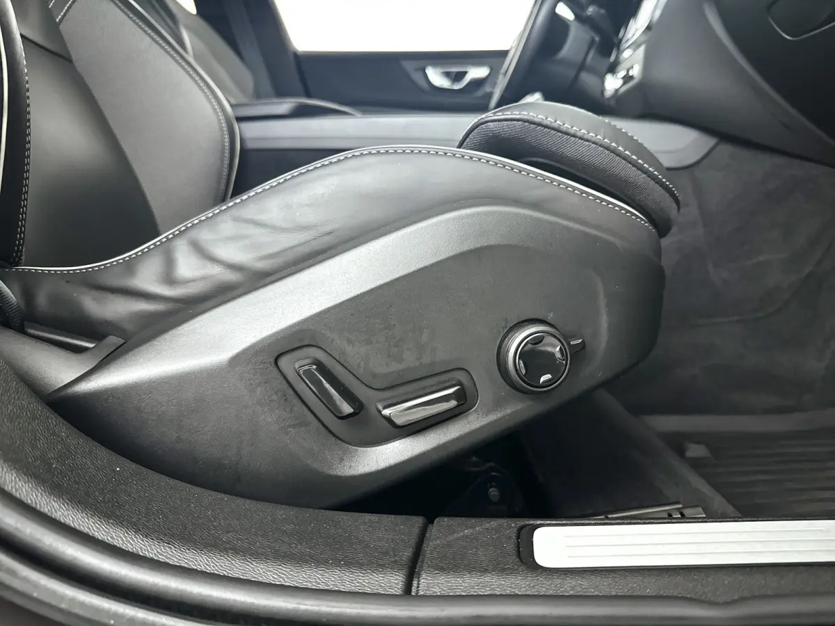 B5 AWD Pro | Panoramadak | 360° camera | Harman Kardon | HUD | Stoel- en stuurverwarming | Trekhaak