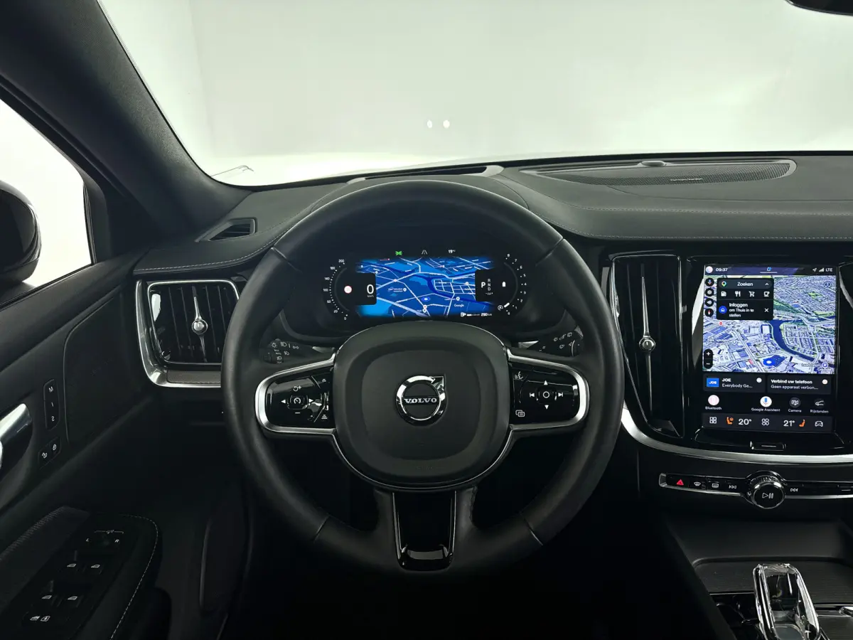 B5 AWD Pro | Panoramadak | 360° camera | Harman Kardon | HUD | Stoel- en stuurverwarming | Trekhaak