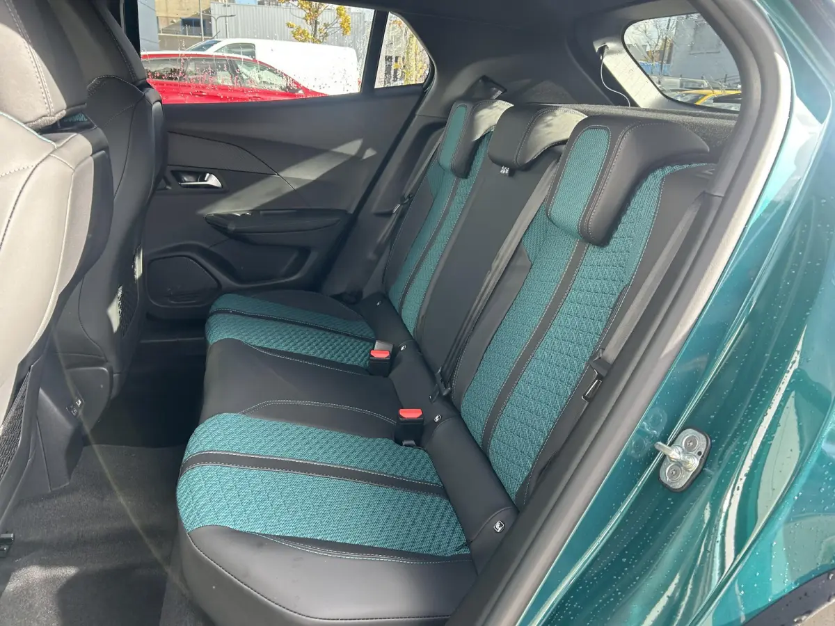 1.2 Turbo 100 Allure | Camera | Navigatie | Cruise Control | Draadloze telefoonlader | Apple Carplay/Android Auto