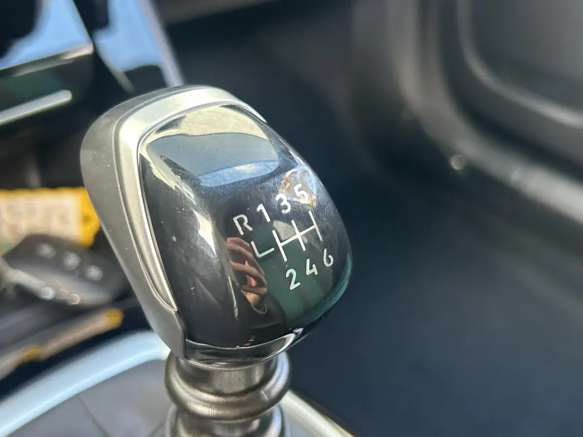 1.2 Turbo 100 Allure | Camera | Navigatie | Cruise Control | Draadloze telefoonlader | Apple Carplay/Android Auto