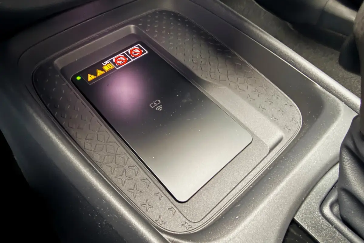 Hybrid 115 pulse 17" STOELVERWARMING LED CARPLAY NIEUWE AUTO! 4X OP VOORRAAD!