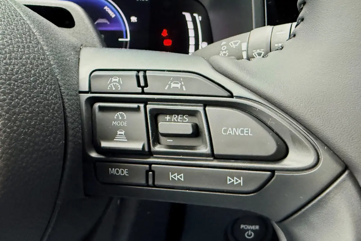 Hybrid 115 pulse 17" STOELVERWARMING LED CARPLAY NIEUWE AUTO! 4X OP VOORRAAD!
