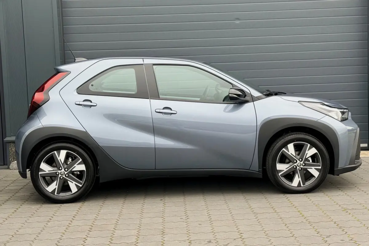 Hybrid 115 pulse 17" STOELVERWARMING LED CARPLAY NIEUWE AUTO! 4X OP VOORRAAD!