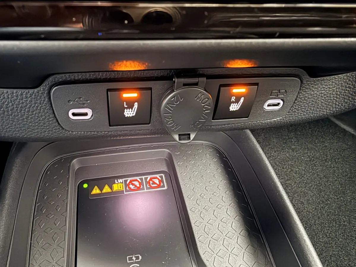 Hybrid 115 pulse 17" STOELVERWARMING LED CARPLAY NIEUWE AUTO! 4X OP VOORRAAD!