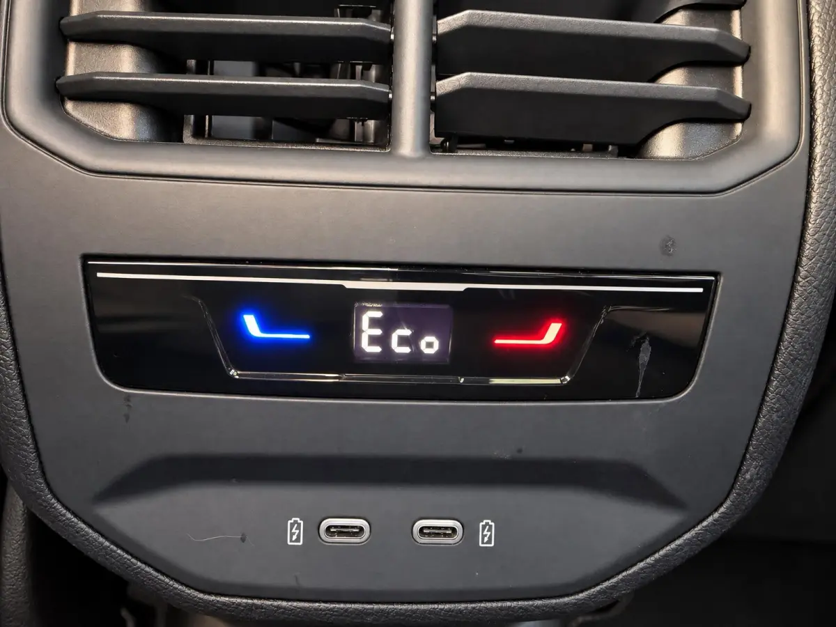 1.4 e-Hybrid Business | 19" LMV Copper | Camera | ACC | Sfeer