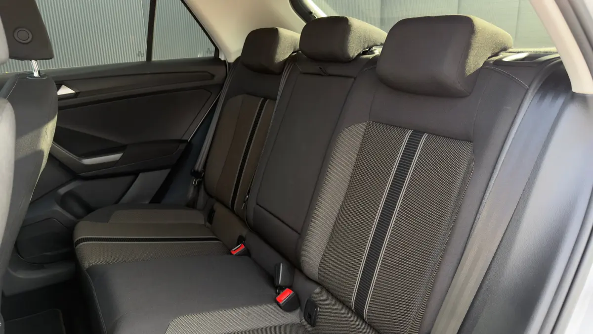 115pk 1.0 TSI Life Business | Carplay | Stoelverwarming | Airco | Navigatie | 17" |