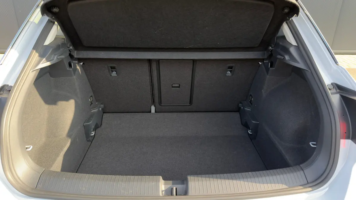 115pk 1.0 TSI Life Business | Carplay | Stoelverwarming | Airco | Navigatie | 17" |