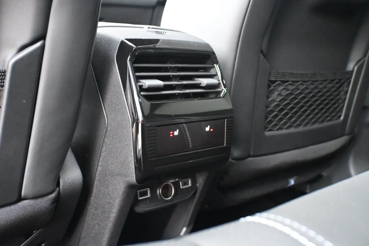 Ultimate AWD 73 kWh 325pk Tot 8 Jaar Garantie! | Vol-Leder | LED-Matrix | Stoelmassage | Stuur/Stoelverwarming | Adaptive Cruise | Elektr. Achterklep | !!