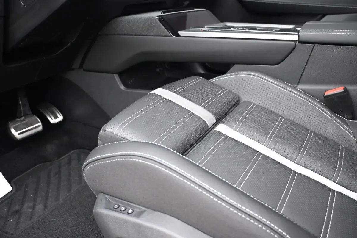 Ultimate AWD 73 kWh 325pk Tot 8 Jaar Garantie! | Vol-Leder | LED-Matrix | Stoelmassage | Stuur/Stoelverwarming | Adaptive Cruise | Elektr. Achterklep | !!