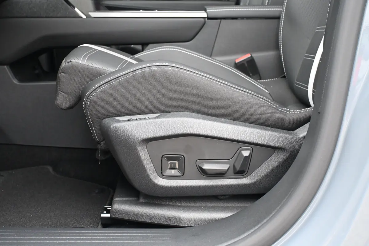 Ultimate AWD 73 kWh 325pk Tot 8 Jaar Garantie! | Vol-Leder | LED-Matrix | Stoelmassage | Stuur/Stoelverwarming | Adaptive Cruise | Elektr. Achterklep | !!