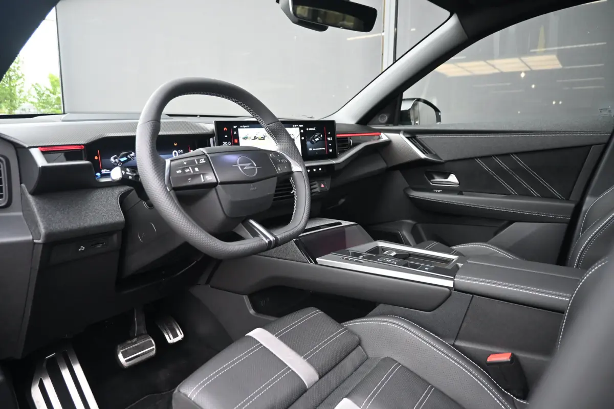 Ultimate AWD 73 kWh 325pk Tot 8 Jaar Garantie! | Vol-Leder | LED-Matrix | Stoelmassage | Stuur/Stoelverwarming | Adaptive Cruise | Elektr. Achterklep | !!