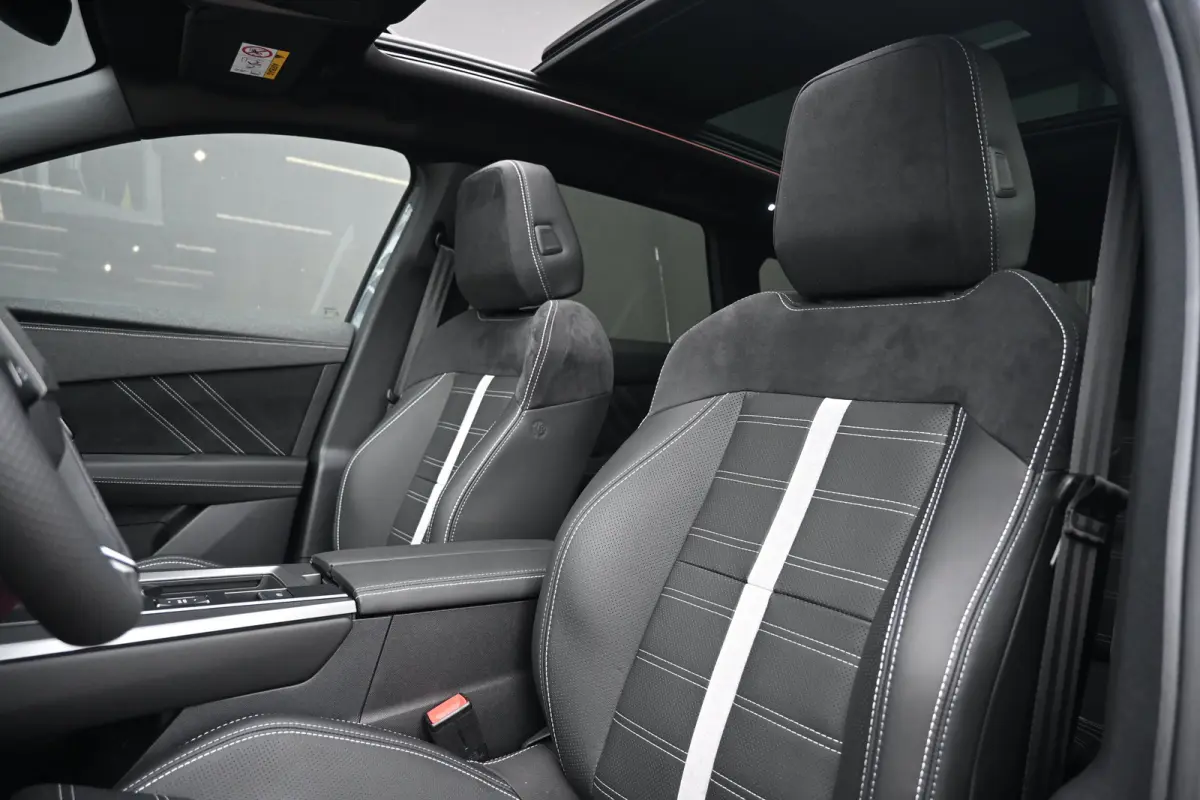 Ultimate AWD 73 kWh 325pk Tot 8 Jaar Garantie! | Vol-Leder | LED-Matrix | Stoelmassage | Stuur/Stoelverwarming | Adaptive Cruise | Elektr. Achterklep | !!