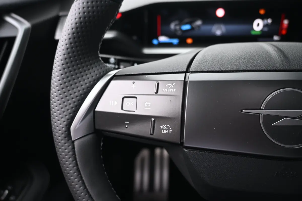 Ultimate AWD 73 kWh 325pk Tot 8 Jaar Garantie! | Vol-Leder | LED-Matrix | Stoelmassage | Stuur/Stoelverwarming | Adaptive Cruise | Elektr. Achterklep | !!