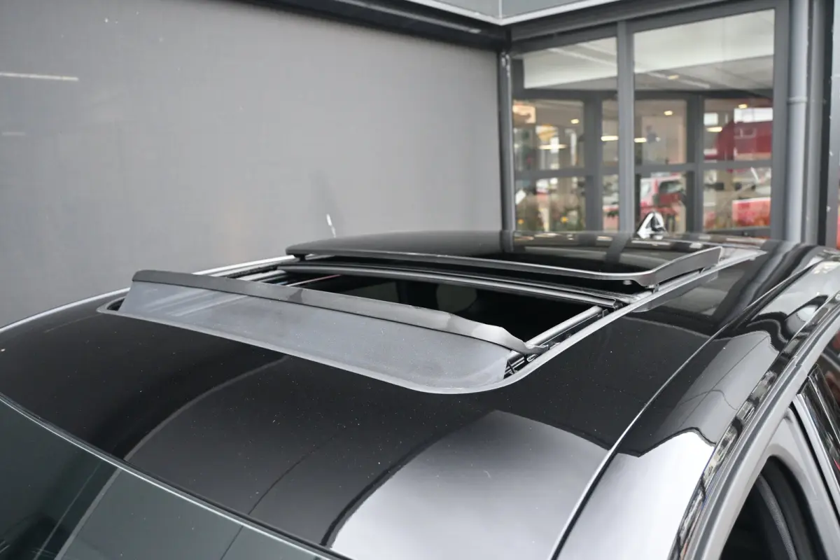 Ultimate AWD 73 kWh 325pk Tot 8 Jaar Garantie! | Vol-Leder | LED-Matrix | Stoelmassage | Stuur/Stoelverwarming | Adaptive Cruise | Elektr. Achterklep | !!