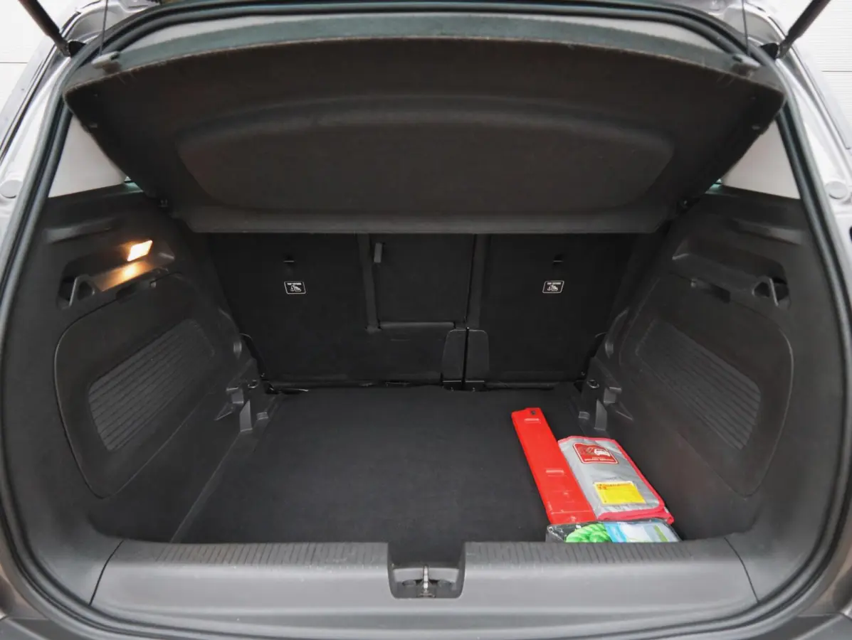 1.2 Turbo 120 Jaar (Vol-Opties!) NL-auto
