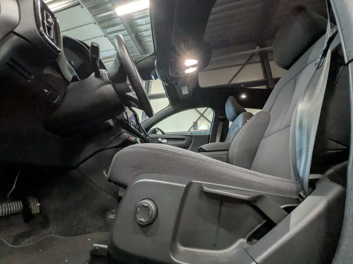 Recharge Core 69 kWh | Panorama dak | Stoel- Stuurverwarming | Warmtepomp | Keyless | Apple Carplay/Android Auto | Achteruitrijcamera | Apple Carplay/Android Auto|telefoonintegratie premium 