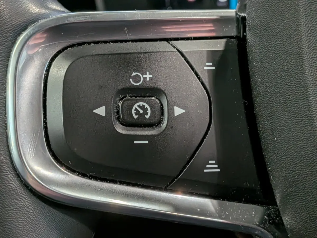 Recharge Core 69 kWh | Panorama dak | Stoel- Stuurverwarming | Warmtepomp | Keyless | Apple Carplay/Android Auto | Achteruitrijcamera | Apple Carplay/Android Auto|telefoonintegratie premium 