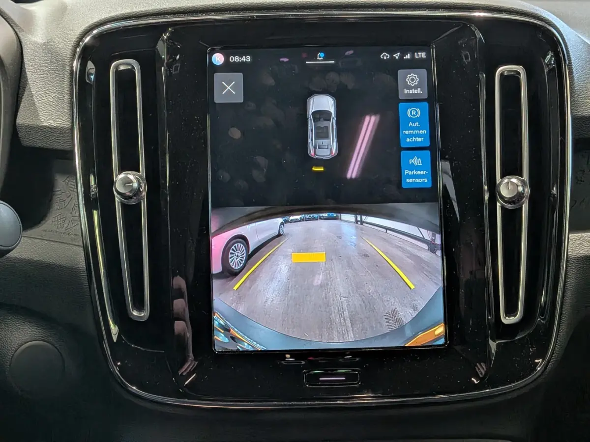 Recharge Core 69 kWh | Panorama dak | Stoel- Stuurverwarming | Warmtepomp | Keyless | Apple Carplay/Android Auto | Achteruitrijcamera | Apple Carplay/Android Auto|telefoonintegratie premium 