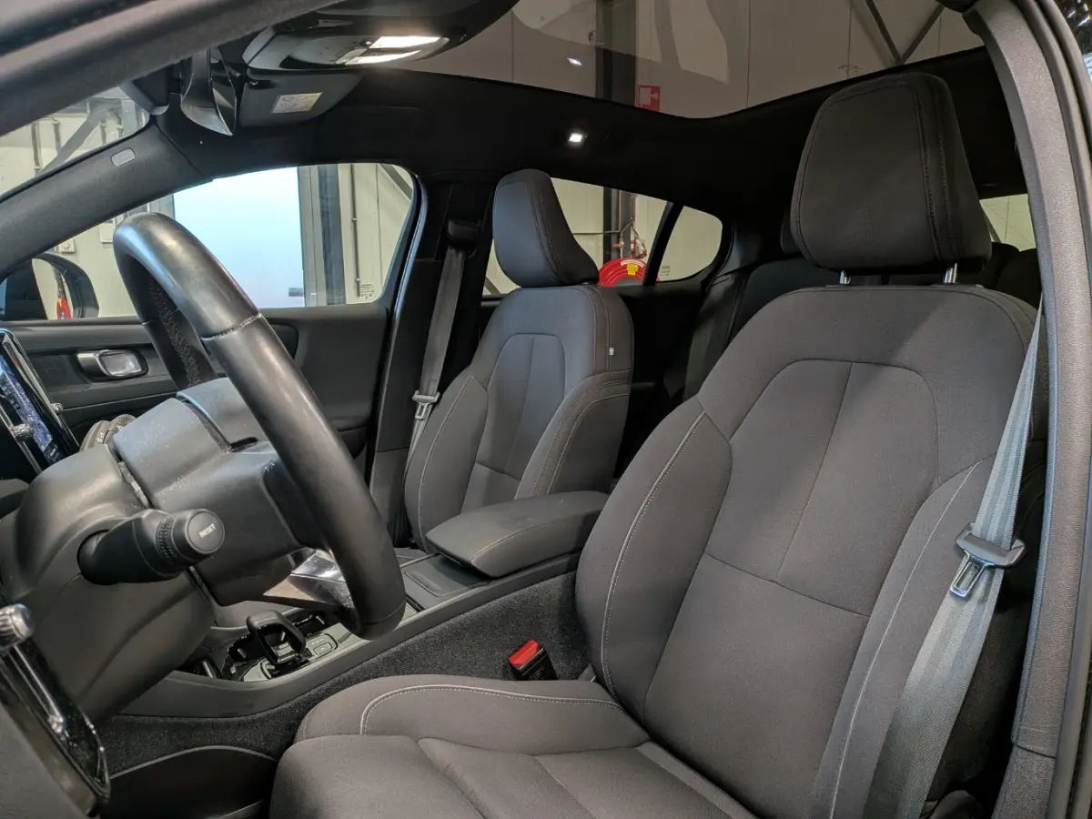 Recharge Core 69 kWh | Panorama dak | Stoel- Stuurverwarming | Warmtepomp | Keyless | Apple Carplay/Android Auto | Achteruitrijcamera | Apple Carplay/Android Auto|telefoonintegratie premium 
